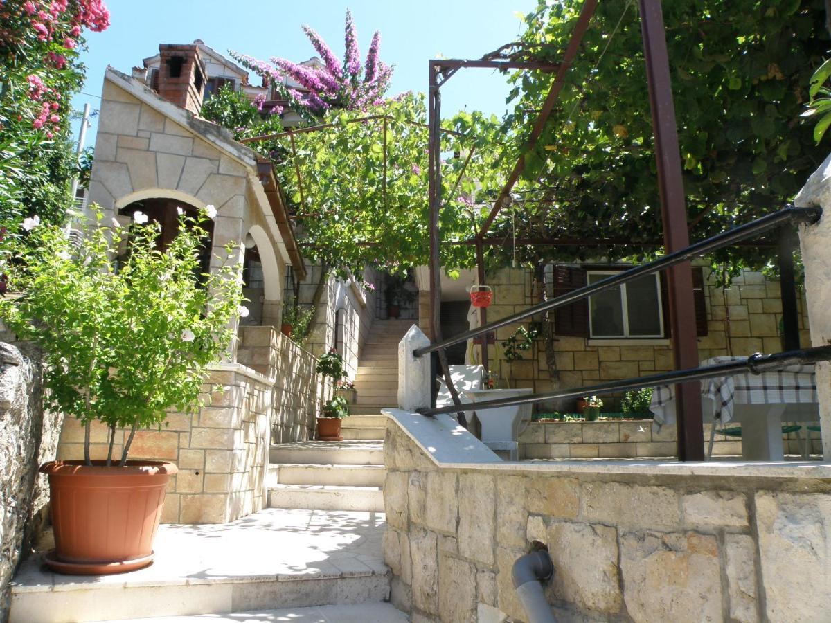 Sunset By The Sea Apartment Splitska Exterior photo