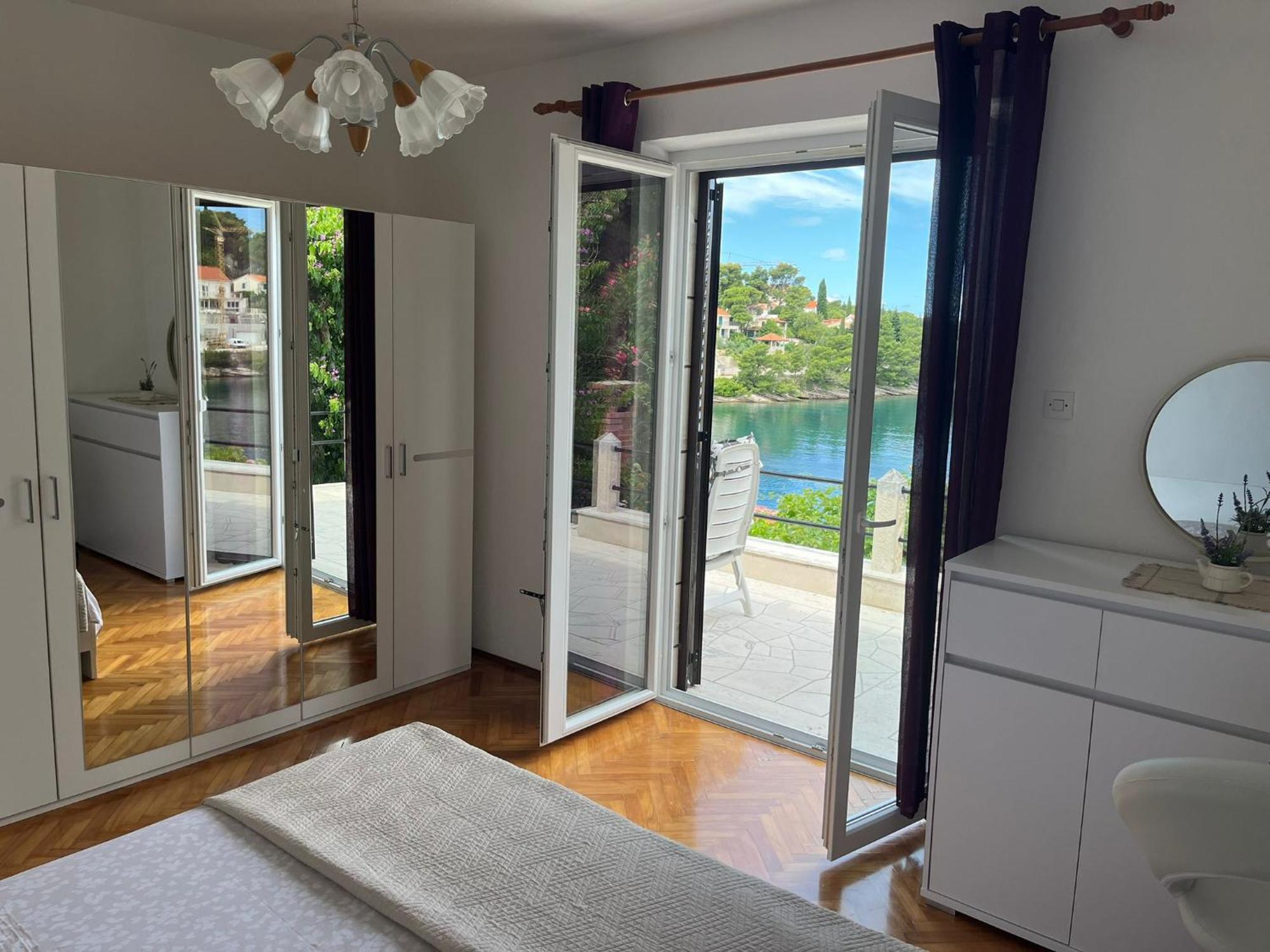 Sunset By The Sea Apartment Splitska Exterior photo